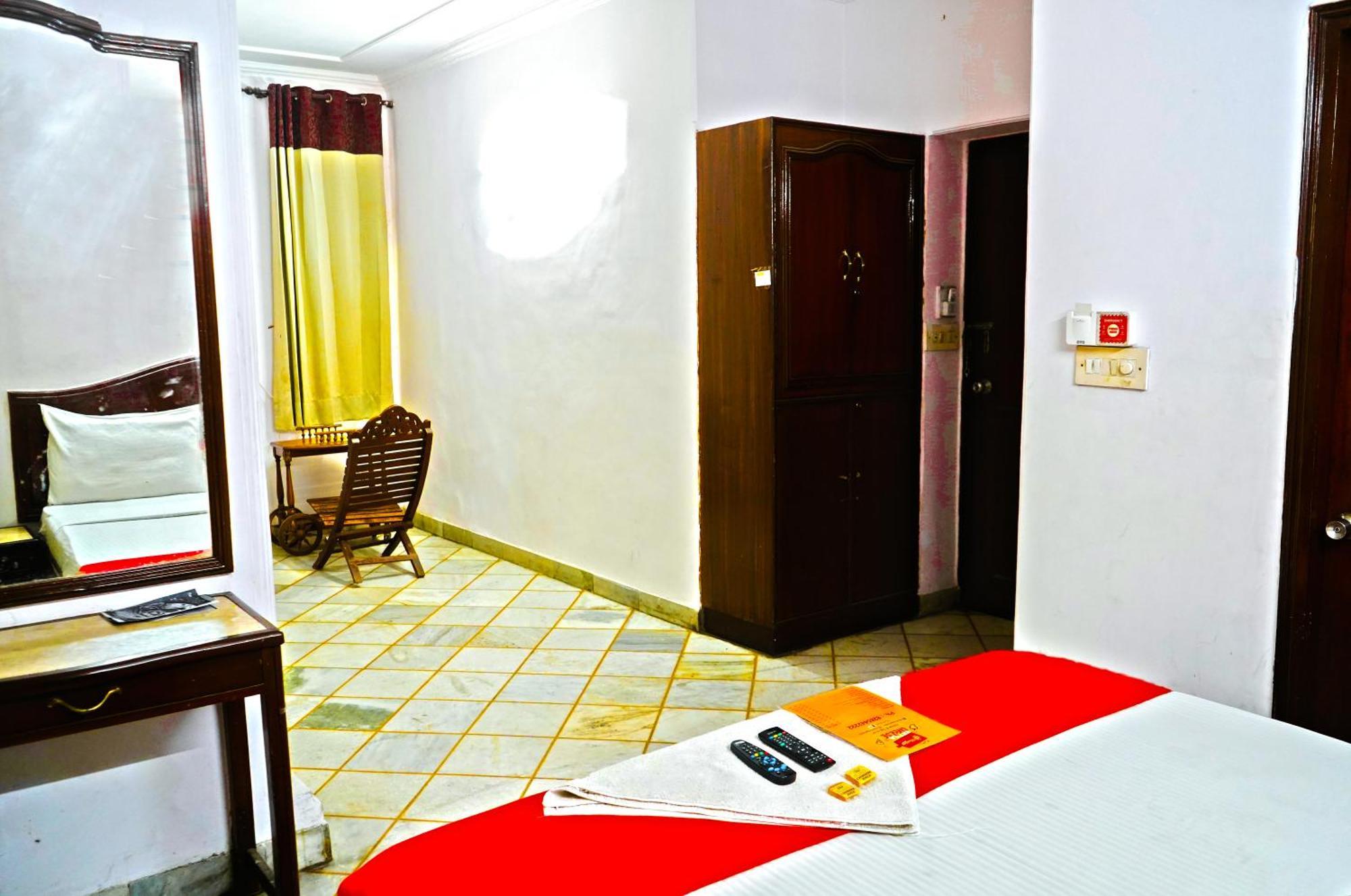 Hotel Iconic Residency - Opposite Ganga Ram Hospital
