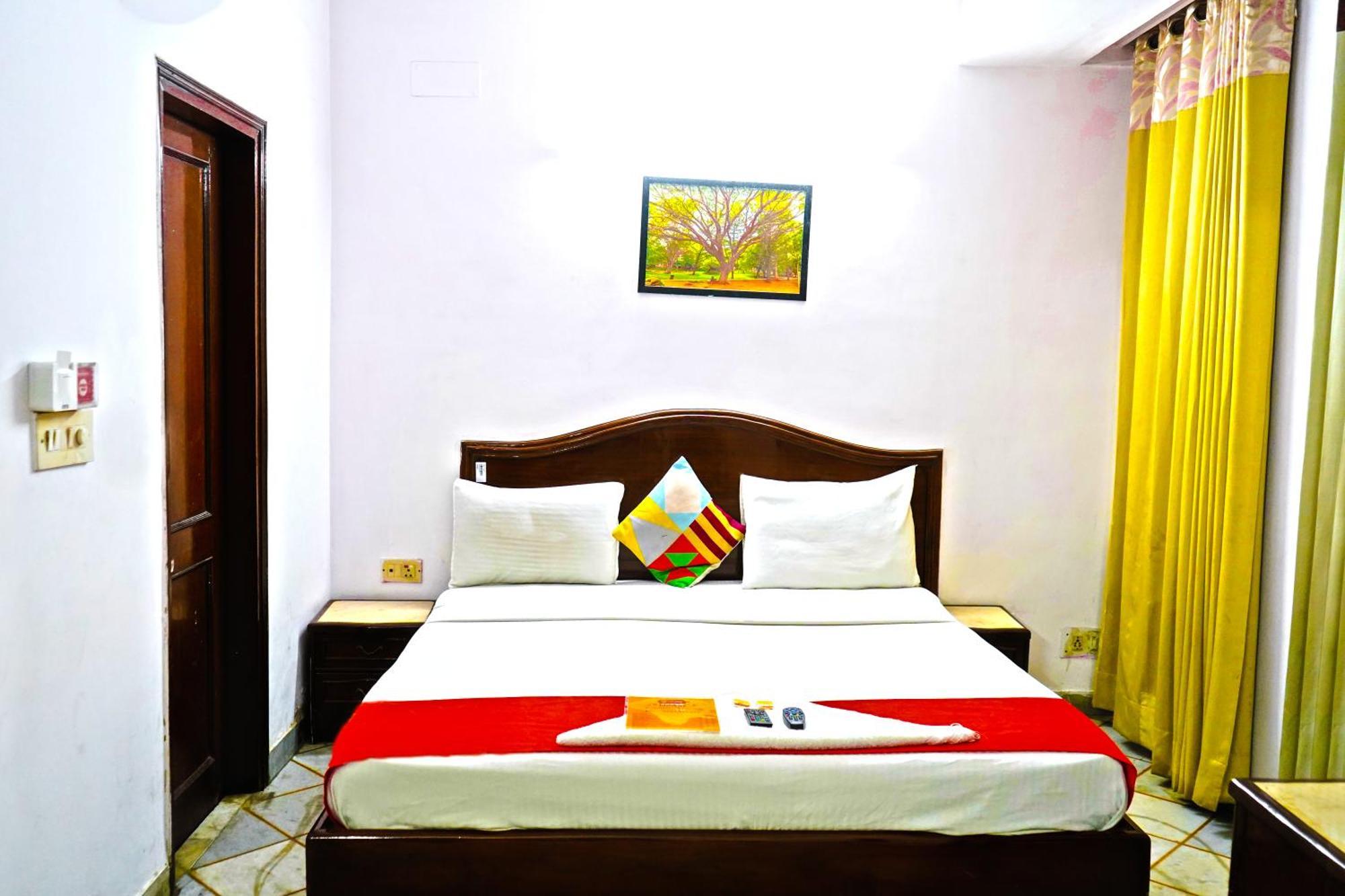 Iconic Residency - Opposite Ganga Ram Hospital Hotel