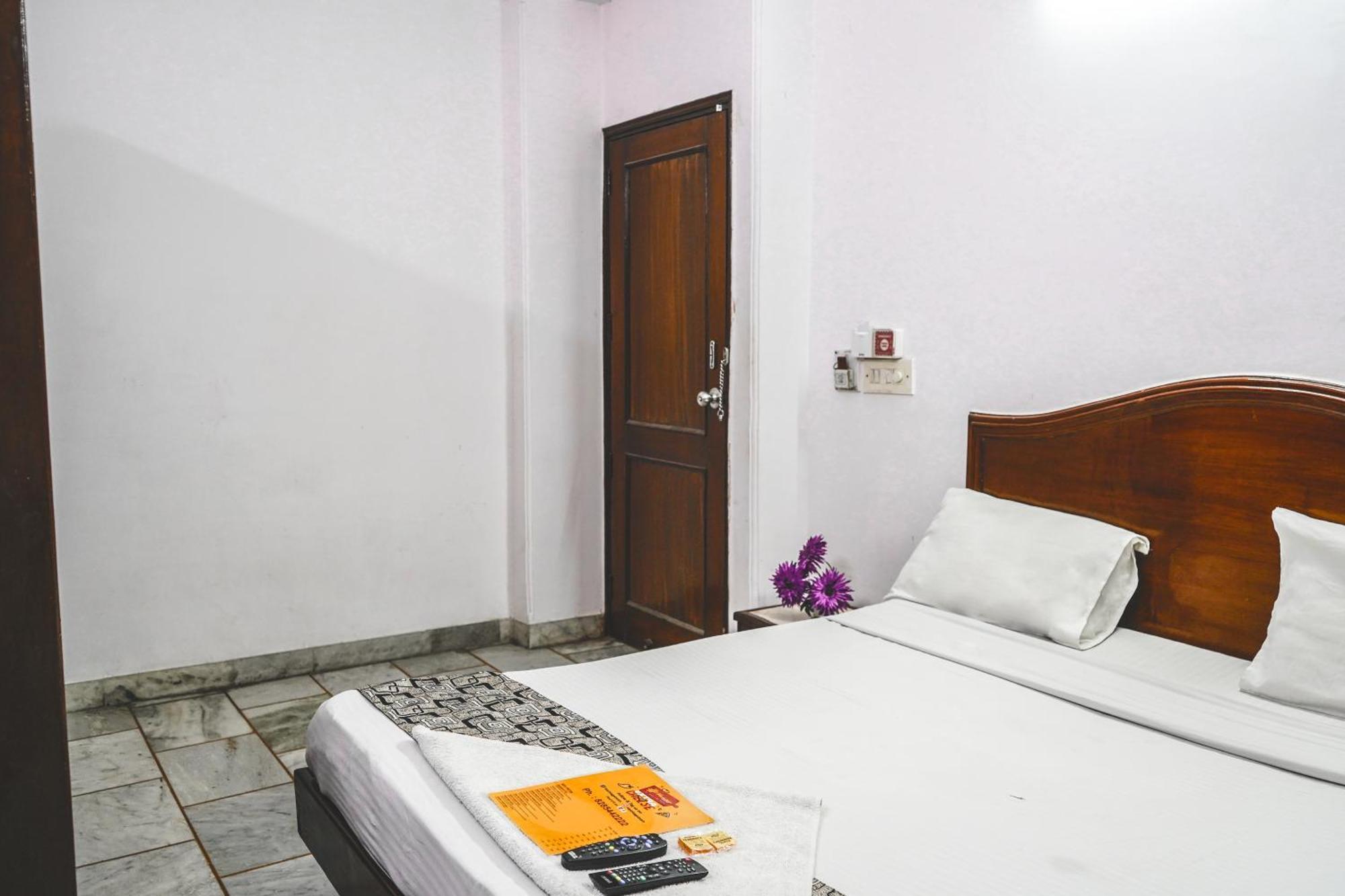 Hotel Iconic Residency - Opposite Ganga Ram Hospital New Delhi